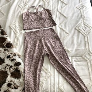 Beyond Yoga Cheetah Print Set - Size M